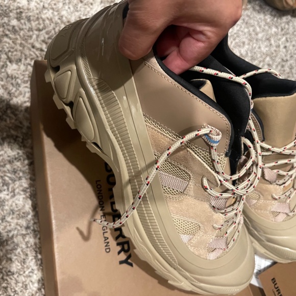 Burberry sneakers 👟 - Picture 2 of 2